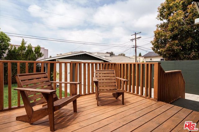 2041 S Palm Grove Avenue, Los Angeles CA: https://media.crmls.org/mediaz/142ea505-823d-4d24-8a52-b98d46bcd64b.jpg