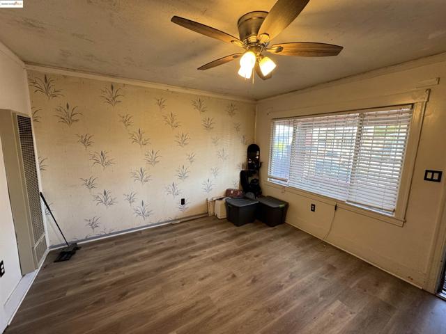 1953 102nd Ave, Oakland CA: https://media.crmls.org/mediaz/142ef3df-7e02-4642-b51d-b646dc12baac.jpg