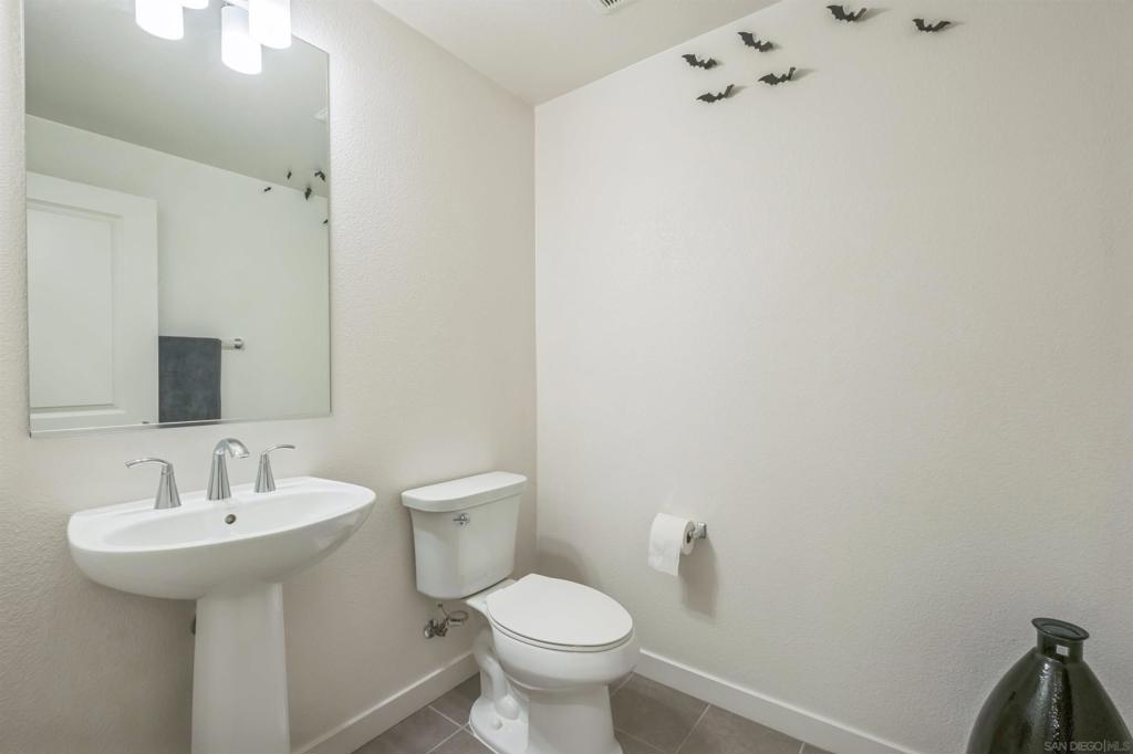 885 Blackstone - photo 20