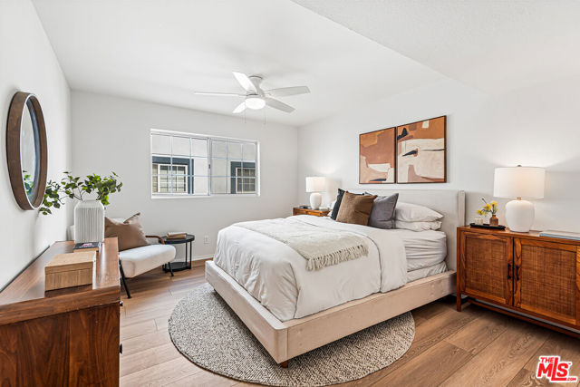 3949 Bentley Avenue, Culver City CA: https://media.crmls.org/mediaz/142f1ce7-ca2d-4a2d-93c5-6d63a6137d41.jpg