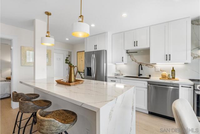 4007 Crown Point Drive, San Diego CA: https://media.crmls.org/mediaz/142f42f6-2e75-4bc3-bcfb-d00eab5c3ed6.jpg
