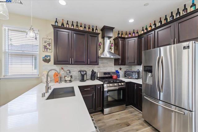 736 N P St, Livermore CA: https://media.crmls.org/mediaz/142fd8c5-efa5-41fb-9b21-ac751966c1b4.jpg