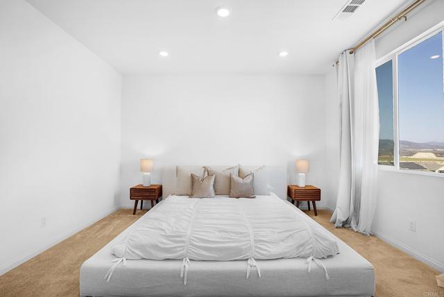 Detail Gallery Image 22 of 39 For 2040 Bluestone Cir, Chula Vista,  CA 91913 - 3 Beds | 2/1 Baths