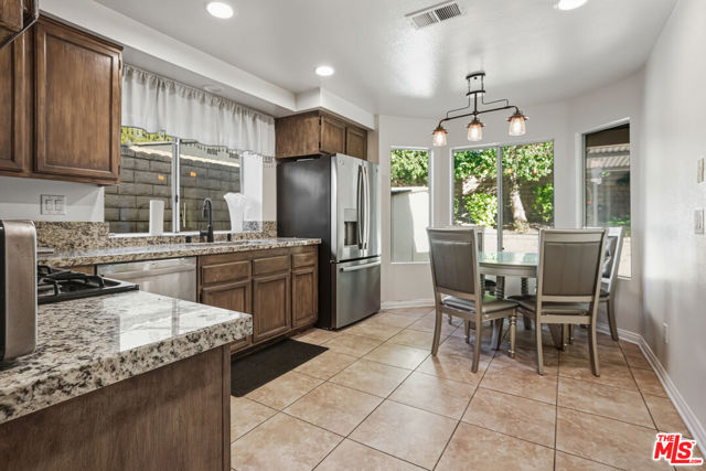 2538 Lowell Court, Simi Valley CA: https://media.crmls.org/mediaz/142ffba6-e489-41c9-9c05-0c6f9332f479.jpg