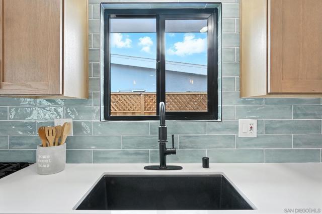 2736 Burgener Blvd, San Diego CA: https://media.crmls.org/mediaz/14305207-c11d-4dc9-80c6-b14833f5ed91.jpg