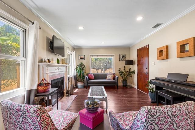 6677 W 88th St, Los Angeles CA: https://media.crmls.org/mediaz/14319c31-ff31-452a-9c08-62f129186b2e.jpg