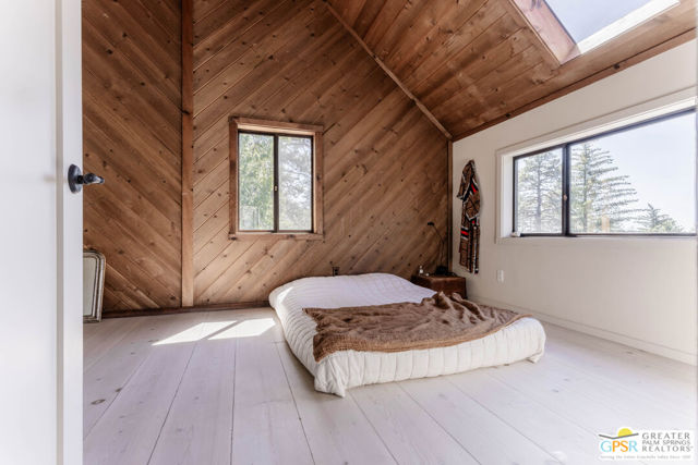 25150 Cougar Road, Idyllwild CA: https://media.crmls.org/mediaz/1431a240-950a-46e5-8062-8be379eeebe9.jpg