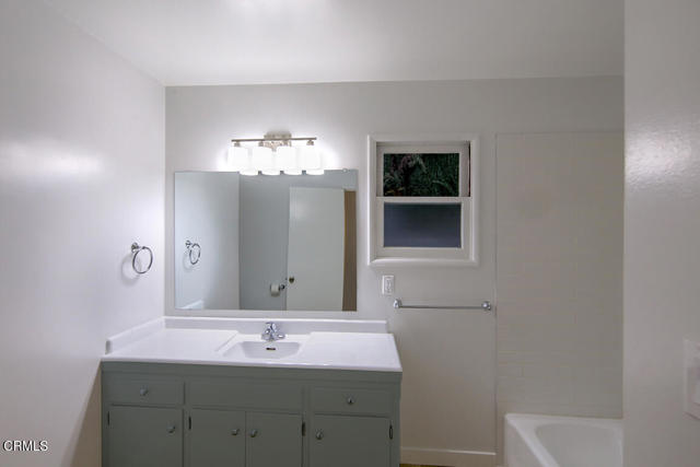 Detail Gallery Image 14 of 29 For 6429 Creemore Ln, Tujunga,  CA 91042 - 3 Beds | 2/1 Baths