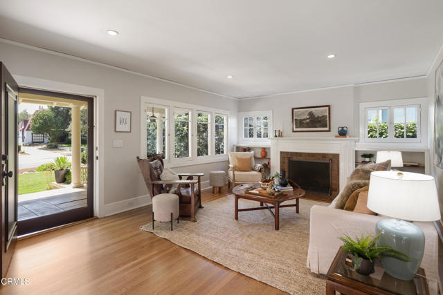 1036 N Chester Avenue, Pasadena CA: https://media.crmls.org/mediaz/1431c87f-0fb9-45cc-9b8d-f4cf5f6ca7dc.jpg