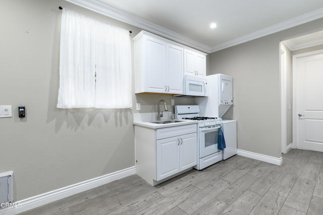 167 Bellafonte Court, Camarillo CA: https://media.crmls.org/mediaz/14320a15-8919-45a7-b8d7-5aec1f9ef8f1.jpg