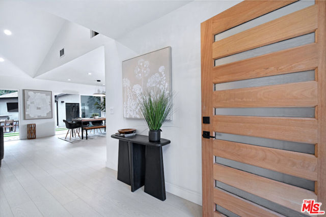 4512 Libbit Avenue, Encino CA: https://media.crmls.org/mediaz/14325350-5649-47f4-a6a6-71ce6dbce83b.jpg