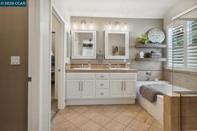 96 Heritage Way, Brentwood CA: https://media.crmls.org/mediaz/14325b35-1ade-4cc0-8f76-d7c943f3cdc4.jpg