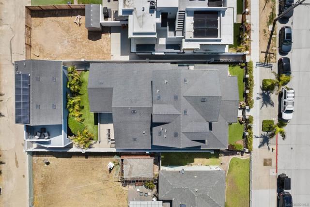 839 Reed Avenue, Pacific Beach (San Diego) CA: https://media.crmls.org/mediaz/143354da-f255-4a70-a1a2-3d04d0d92749.jpg