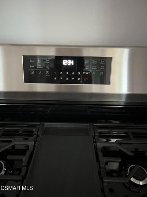 4049 Colonial Avenue, Los Angeles CA: https://media.crmls.org/mediaz/14338b7b-a492-4641-945d-e3e06a69eea4.jpg