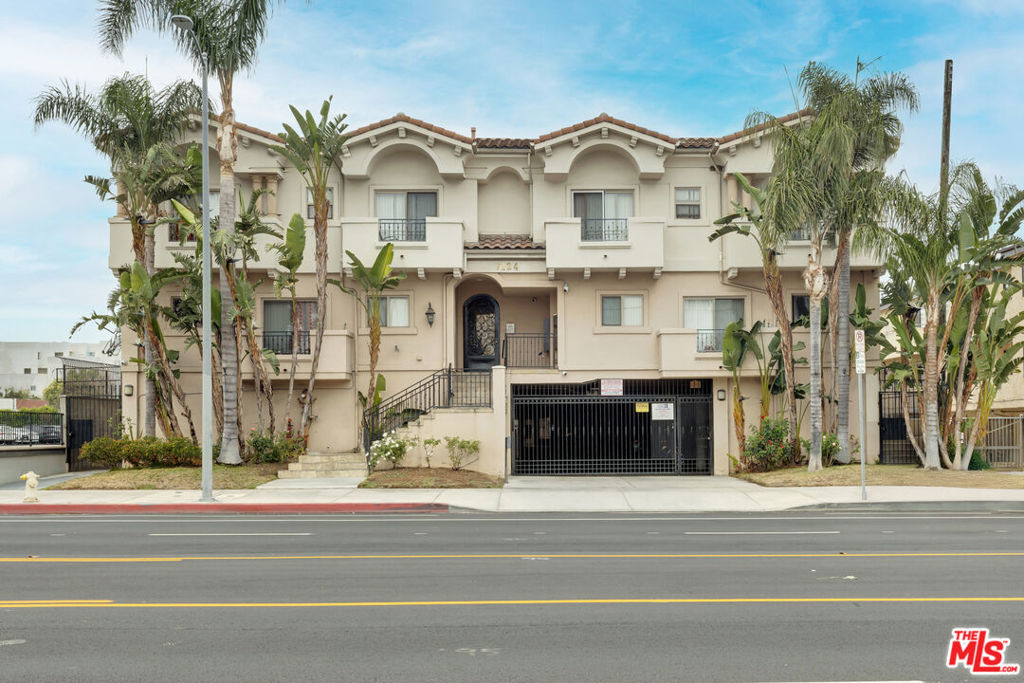 7124 Woodman Avenue #3