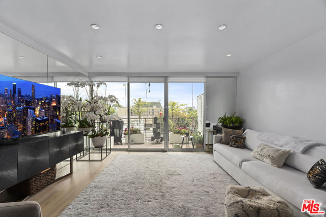 520 Strand Street, Santa Monica CA: https://media.crmls.org/mediaz/14340188-d35d-44da-8b9c-cde9cff4818d.jpg