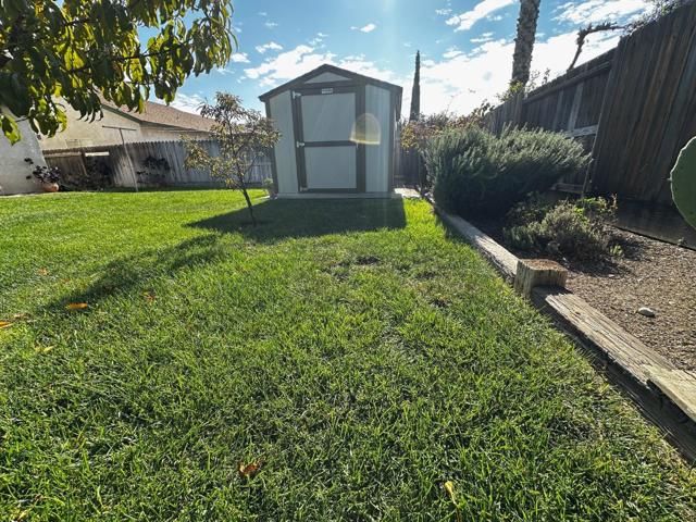 831 El Pinal Lane, Los Banos CA: https://media.crmls.org/mediaz/14348d68-c2c6-459b-b8b3-084af3a3bda9.jpg