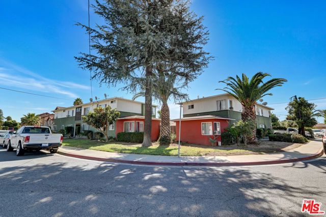 1072 W Wilson Street, Pomona CA: https://media.crmls.org/mediaz/1434bf0d-7e78-49c9-9dc4-87a816ff0221.jpg