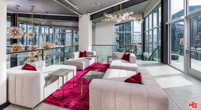 950 E 3rd Street, Los Angeles CA: https://media.crmls.org/mediaz/1434d5d1-e209-4ffd-95b2-4508a2616e8b.jpg