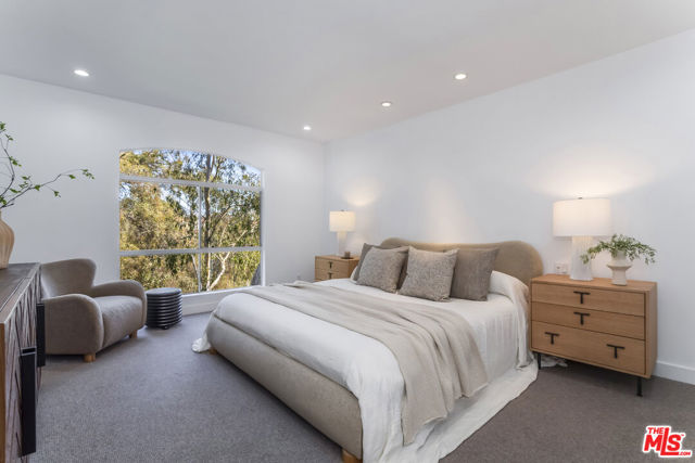 410 S Barrington Avenue, Los Angeles CA: https://media.crmls.org/mediaz/1434e12e-1504-4ddc-a93e-fa596d882b88.jpg