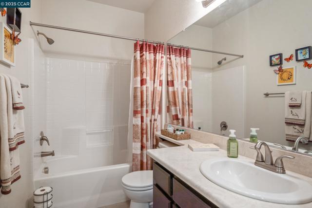 7100 Metcalf Way, Hughson CA: https://media.crmls.org/mediaz/1435d5ac-50ba-434b-a4b8-6cfabe2e6af4.jpg