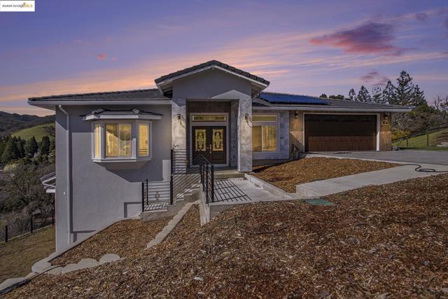 130 Arbor View Ln, Lafayette CA: https://media.crmls.org/mediaz/143665c6-d403-424e-a8ea-7f20a91b6a71.jpg