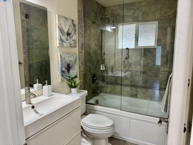 4955 Swindon Pl, Newark CA: https://media.crmls.org/mediaz/1436ad06-0d1a-4cbf-8ae5-60c46a232fac.jpg