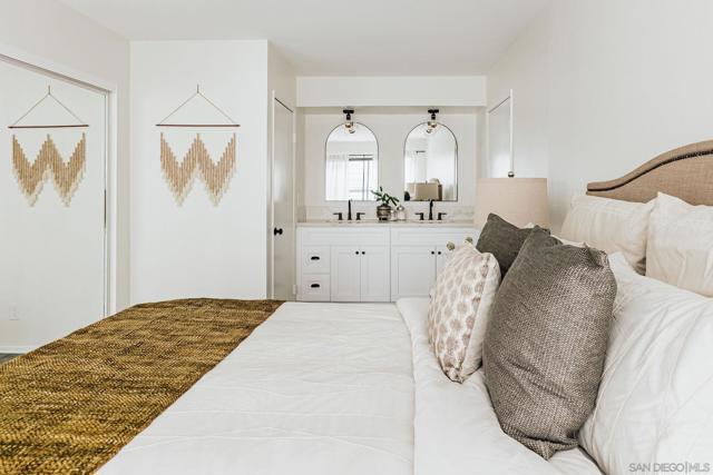 4652 Don Lorenzo Dr, Los Angeles CA: https://media.crmls.org/mediaz/1436ba96-f8c7-4dc8-941f-6293bdad138e.jpg