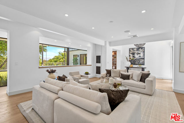 15941 Skytop Road, Encino CA: https://media.crmls.org/mediaz/1436e8dd-52bc-47c5-ae1c-7a6e5ad811cf.jpg