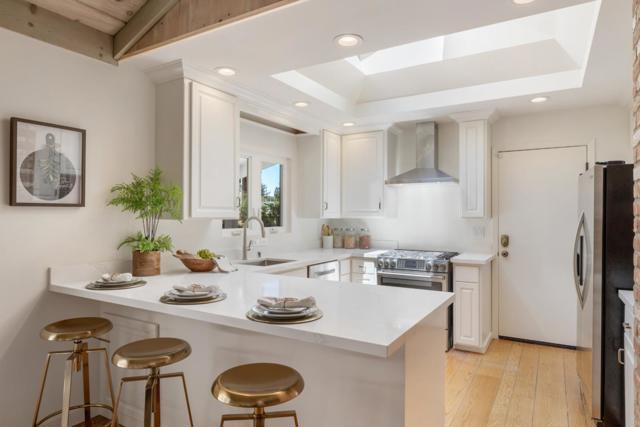 390 Cherry Avenue, Los Altos CA: https://media.crmls.org/mediaz/14374c1b-a2dc-40df-ba61-64c220590b42.jpg