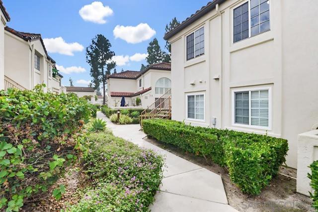742 Eastshore Ter, Chula Vista CA: https://media.crmls.org/mediaz/1437cec7-a51c-4f29-9ebd-7b896405b91f.jpg