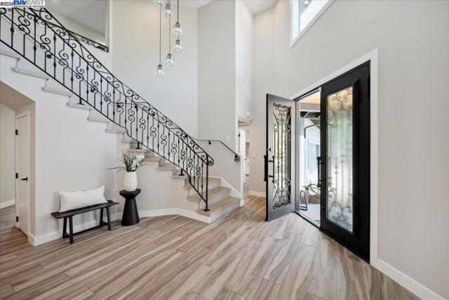 325 Bollinger Estates Ct, San Ramon CA: https://media.crmls.org/mediaz/1437e6e0-bffa-4db4-ab56-0e33991d7cb0.jpg