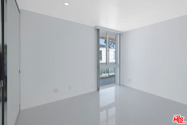 2419 Ocean Front Walk, Venice CA: https://media.crmls.org/mediaz/143891d8-a0c8-4c6b-b64d-f8716ab27430.jpg