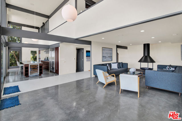 9892 BEVERLY GROVE Drive, Beverly Hills CA: https://media.crmls.org/mediaz/1438ecbf-d16b-4c38-821e-e53a2437a96a.jpg