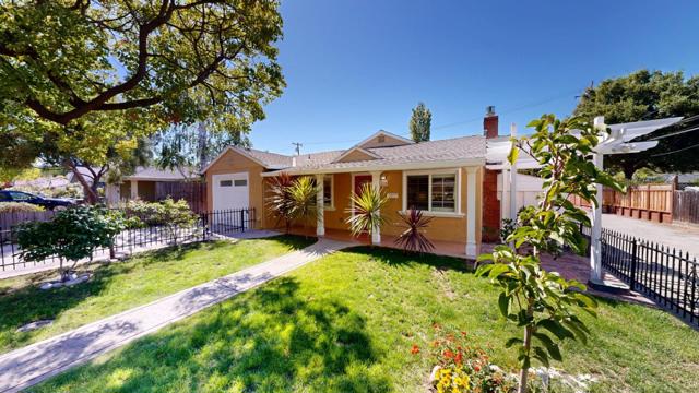 175 G Street, Redwood City CA: https://media.crmls.org/mediaz/14390b96-c52a-405a-9586-134e505e46c6.jpg