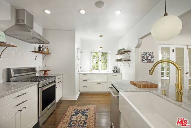 6749 Whitley Terrace, Los Angeles CA: https://media.crmls.org/mediaz/1439d899-bc6d-4bd1-b32b-18ac5971550a.jpg