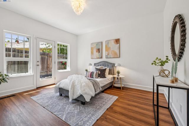 3296 Walnut Ln, Lafayette CA: https://media.crmls.org/mediaz/143a3599-d8b4-4d9f-ae21-f85e0e1af424.jpg