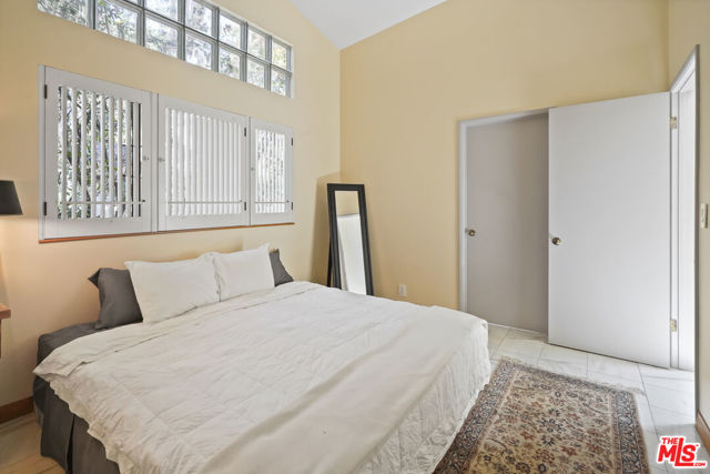 28828 Selfridge Dr, Malibu CA: https://media.crmls.org/mediaz/143a8b19-d865-4528-b269-6359ec12f8e7.jpg