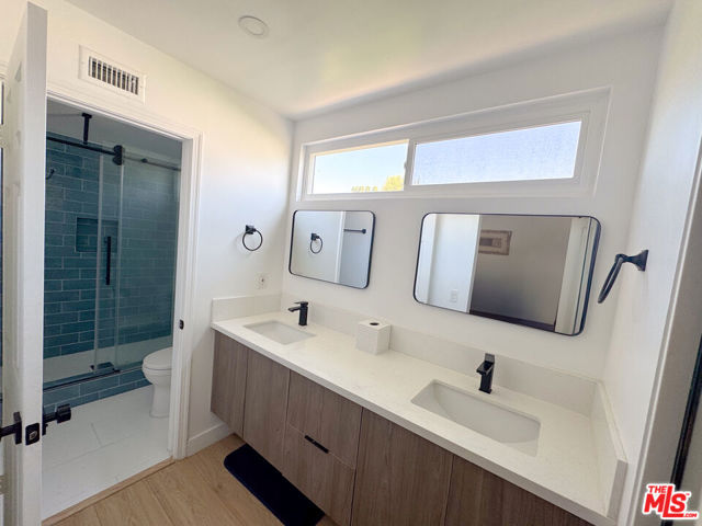 4327 Cezanne Avenue, Woodland Hills CA: https://media.crmls.org/mediaz/143ade59-0948-49f5-a67d-1a4e797c8651.jpg