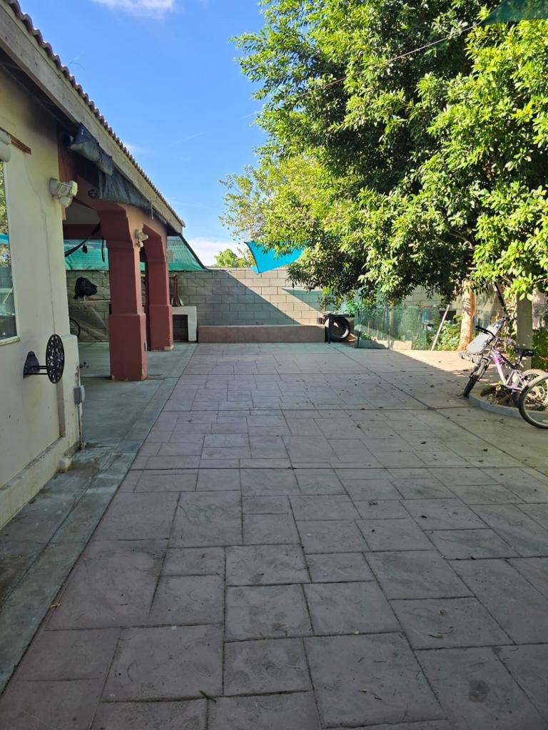 https://media.crmls.org/mediaz/143b0374-c01d-4e6b-b32a-ba1f408fcac9.jpg?preset=X-Large