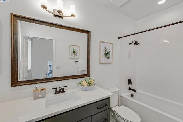 2222 Davie Pl, Tracy CA: https://media.crmls.org/mediaz/143b23a4-7295-4c3d-ac77-aef68c24bd93.jpg