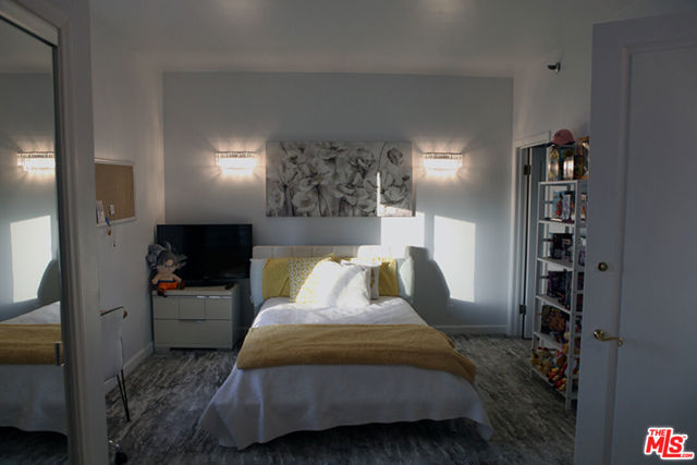 10550 Wilshire Boulevard, Los Angeles CA: https://media.crmls.org/mediaz/143bc781-8f82-4c13-ba24-2da1aa1fceb7.jpg