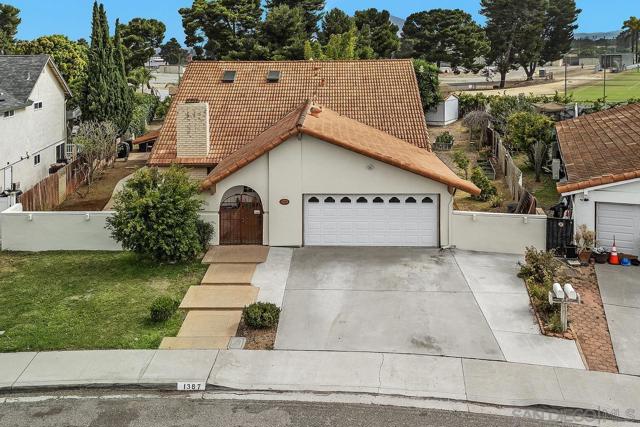 1387 Don Carlos Ct, Chula Vista CA: https://media.crmls.org/mediaz/143bda08-eece-48e8-9637-6591880b74f6.jpg