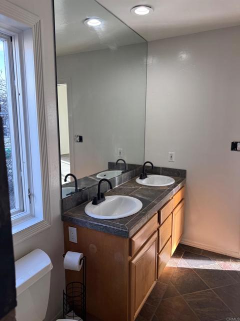 Detail Gallery Image 13 of 23 For 901 San Juan Pl, Oceanside,  CA 92058 - 4 Beds | 2 Baths