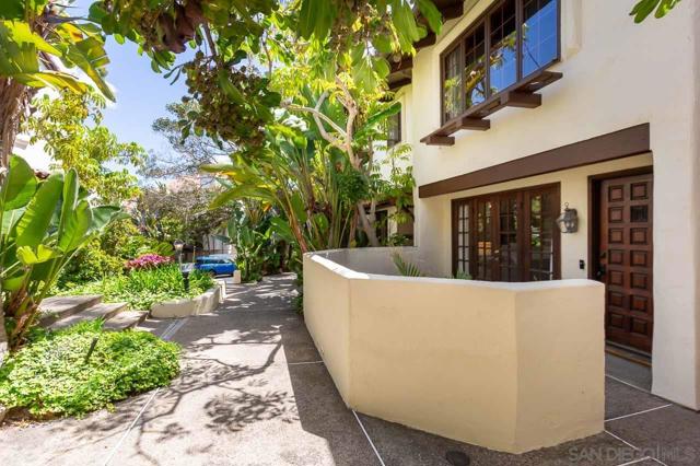 8666 Villa La Jolla Dr, La Jolla CA: https://media.crmls.org/mediaz/143c404c-2ffa-4081-890e-a71e0d637078.jpg