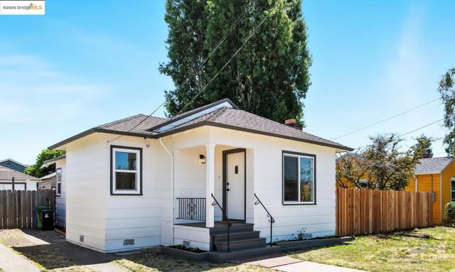 6124 Santa Cruz AVE, Richmond CA: https://media.crmls.org/mediaz/143dae27-4f0b-4364-ad85-f9a91375e7d9.jpg