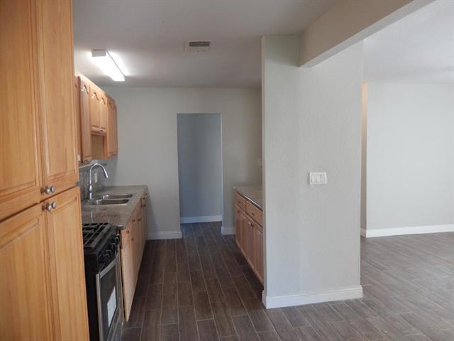 1579 Michigan Avenue,  CA: https://media.crmls.org/mediaz/143de8db-fa30-4a61-ae81-38652e3de825.jpg