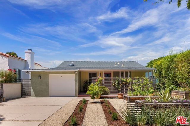 2249 Linnington Avenue, Los Angeles CA: https://media.crmls.org/mediaz/143e04ca-427c-4f88-aa00-833b0978effd.jpg