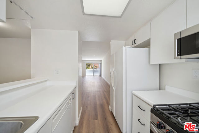 870 Crenshaw Boulevard, Los Angeles CA: https://media.crmls.org/mediaz/143e229d-bf61-4e93-90e8-577ab07839b5.jpg