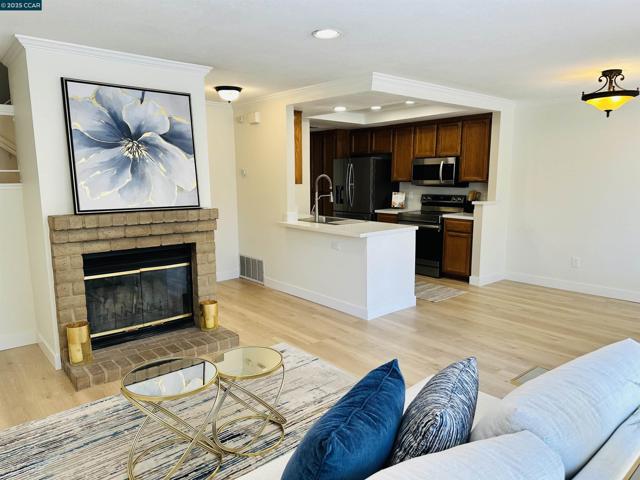 613 Devonwood, Hercules CA: https://media.crmls.org/mediaz/143e26dd-a103-4f45-b6a1-d58e9300ad62.jpg